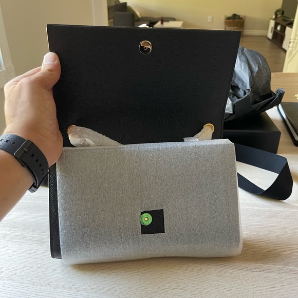 Yves Saint Laurent - Picture 4 of 7